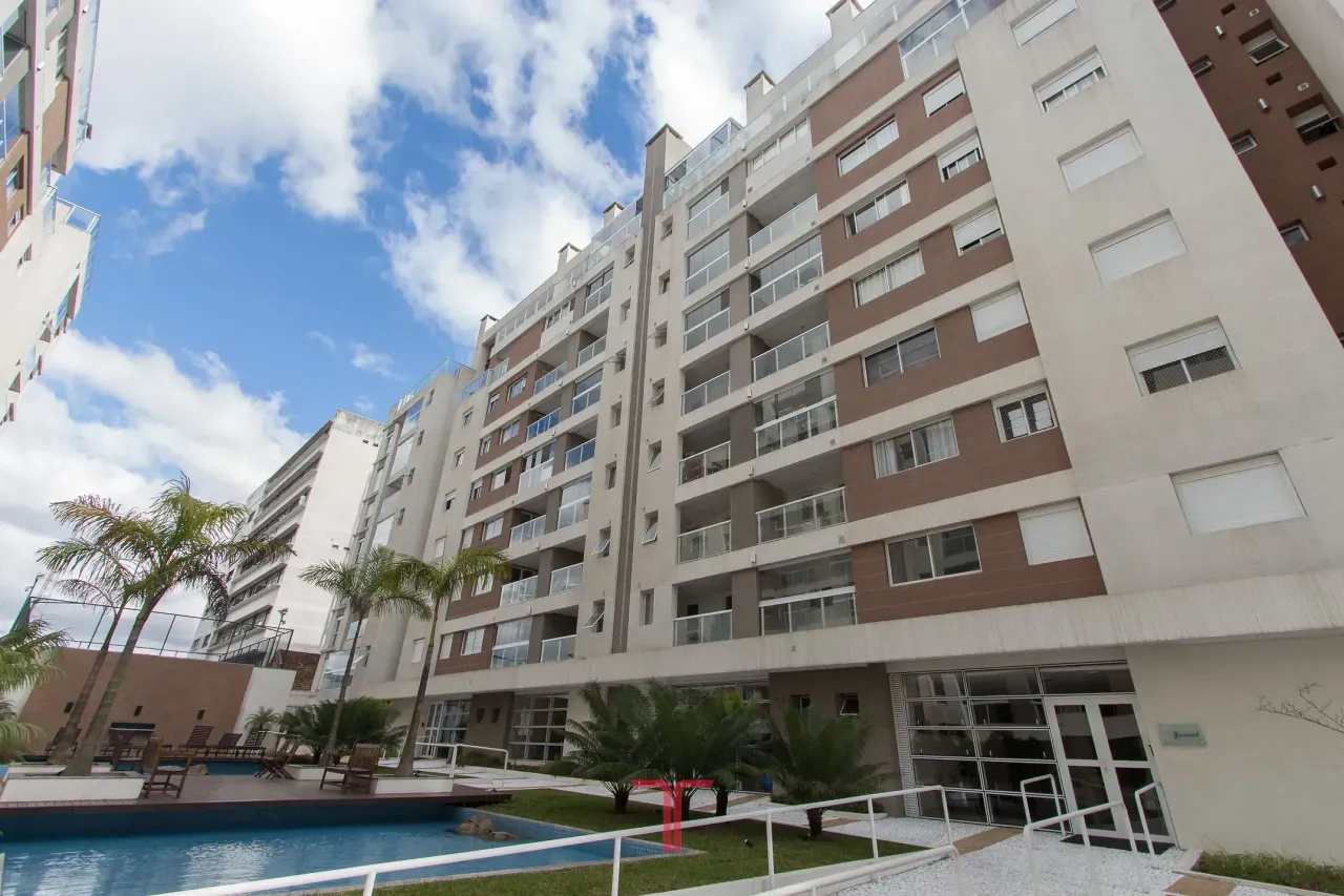 3-bedroom apartment in a building with a pool — photo 2