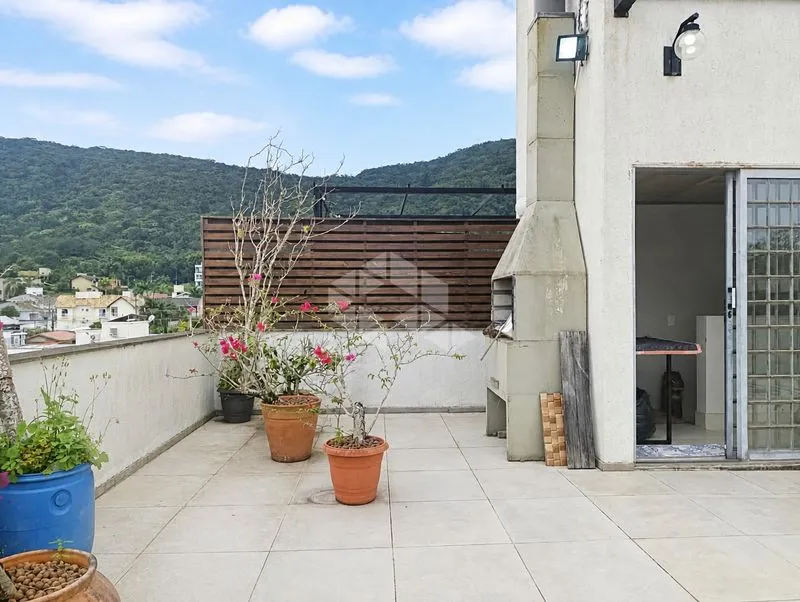2-bedroom house with a glass-enclosed balcony — photo 13