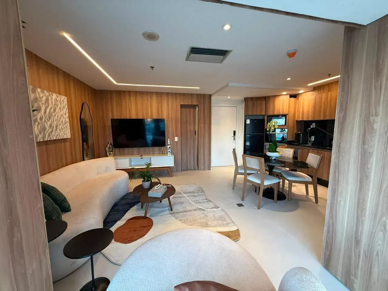 Furnished 1-bedroom apartment with enclosed balcony — photo 12