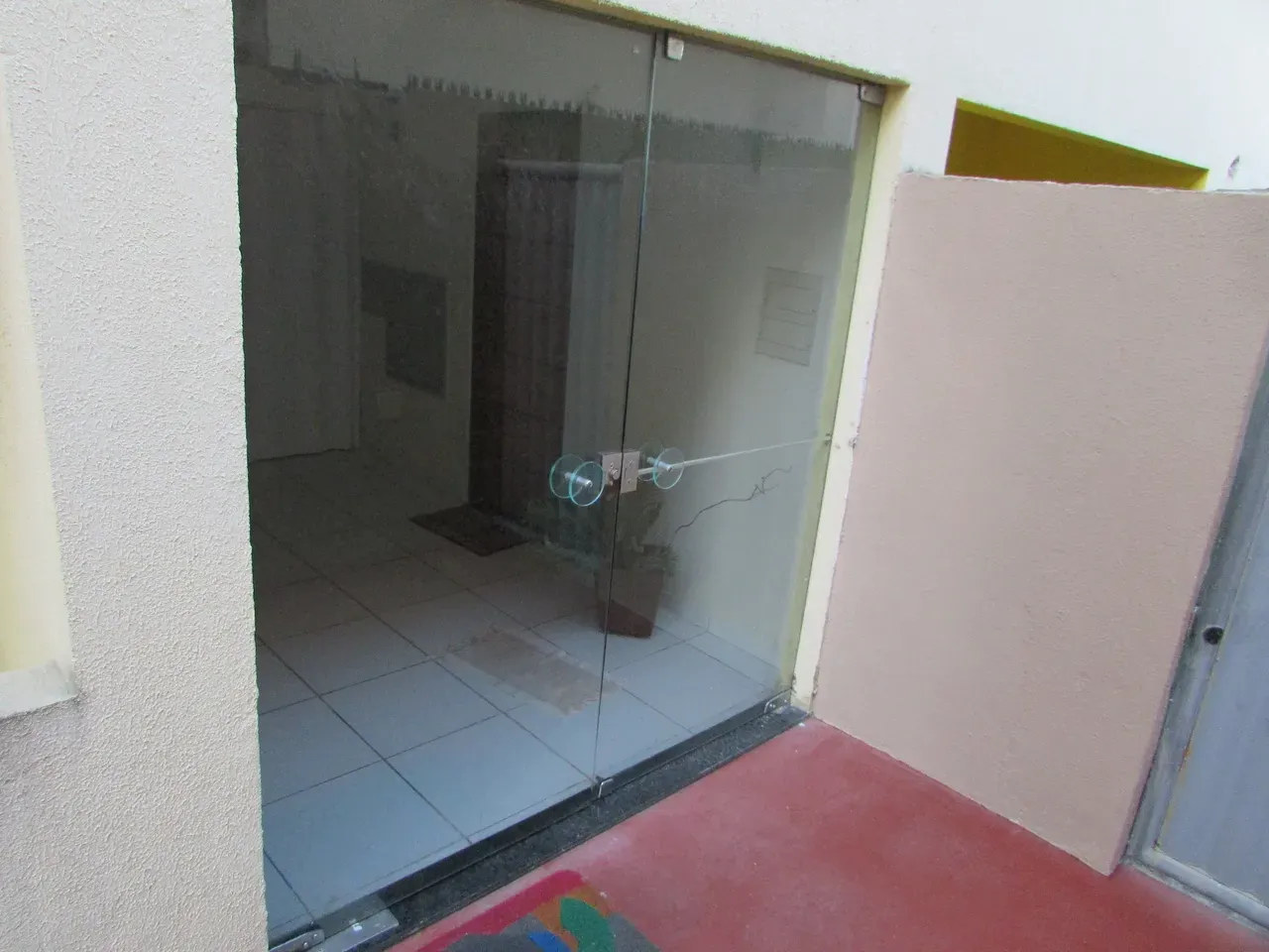 Квартира з 3 спальнями, кімнатою для служниці й 3 ванними 100 м²