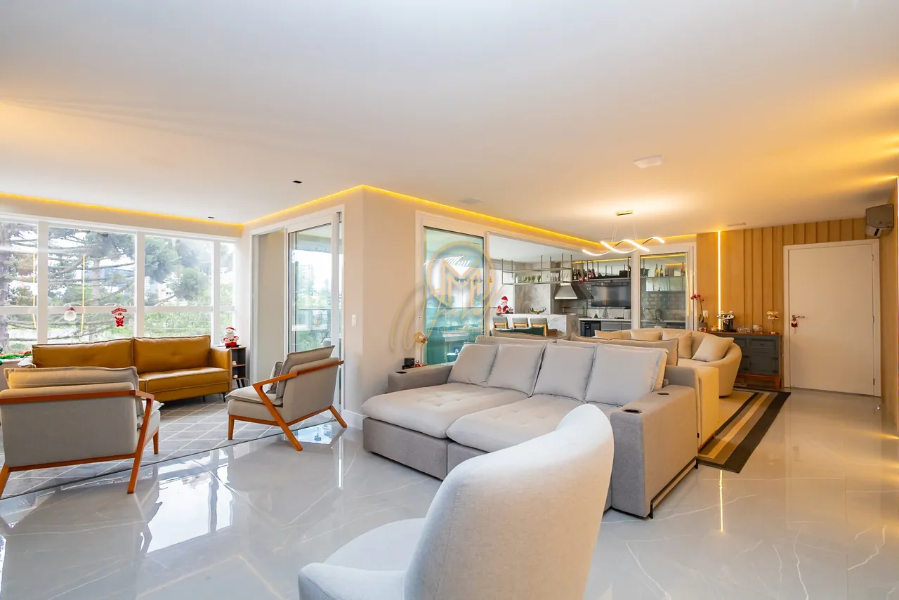 260 m² apartment with 4 bedrooms and 5 bathrooms — photo 4