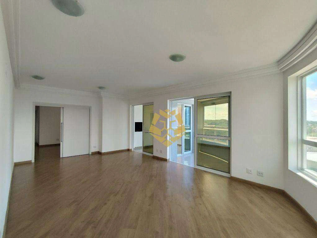 190 m² apartment with 4 bedrooms and 2 parking spots