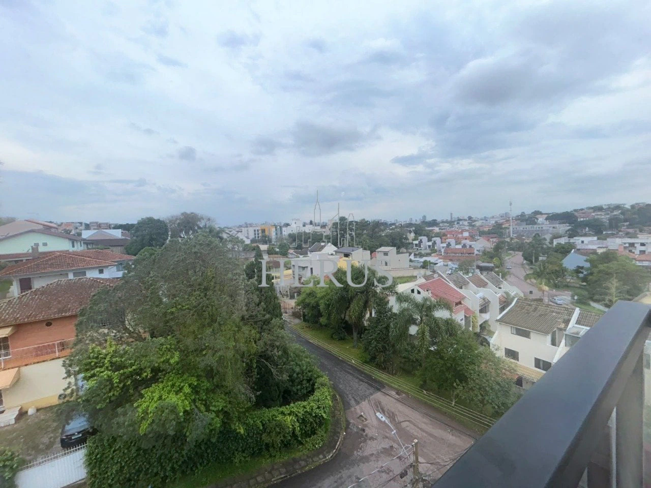 Apartamento de 2 quartos com janelas do piso ao teto — photo 24