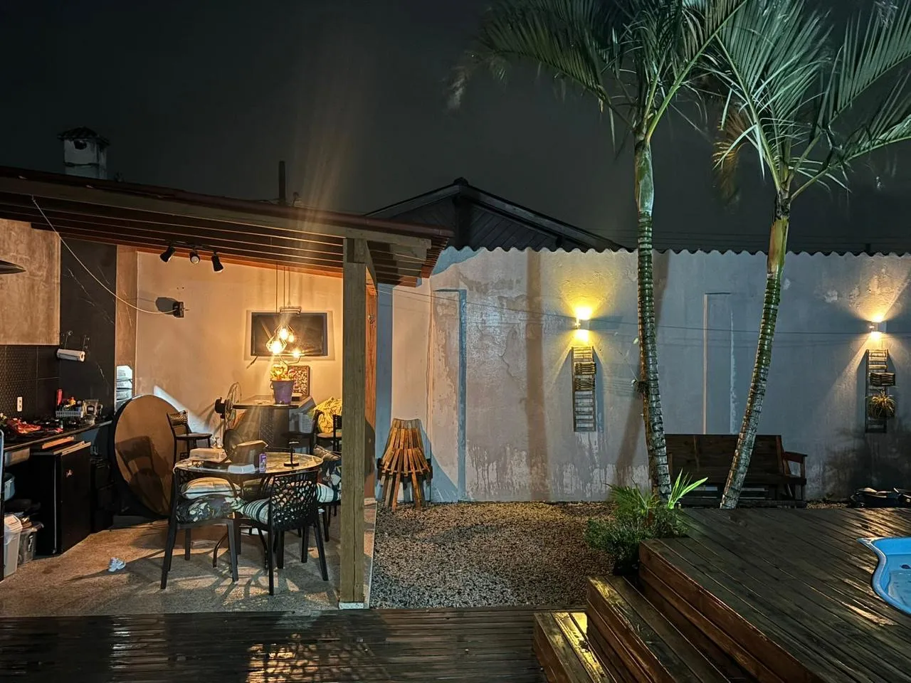 Balcony with a grill in a 3-bedroom house, 80 m² — photo 4