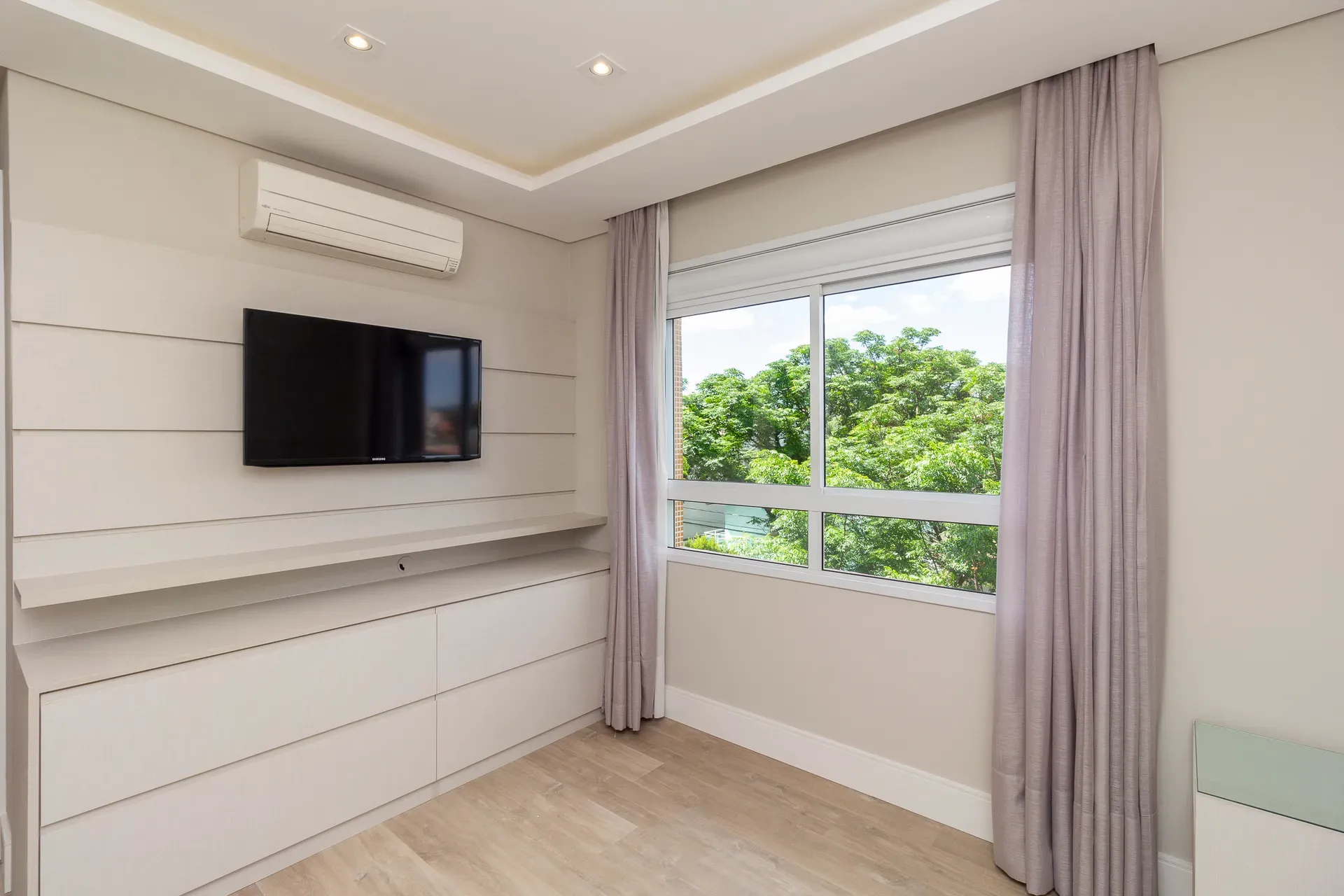Unfurnished 4-bedroom apartment with 5 bathrooms — photo 68