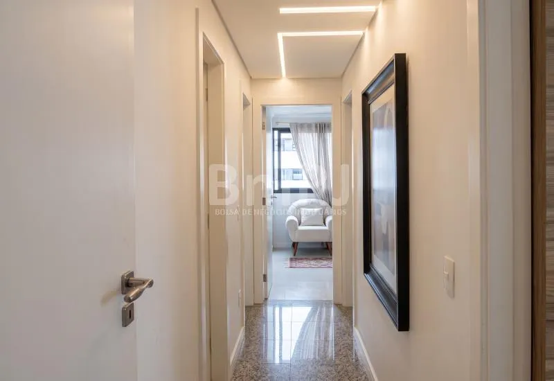 Furnished apartment, 127 m², with a glass-enclosed balcony — photo 8