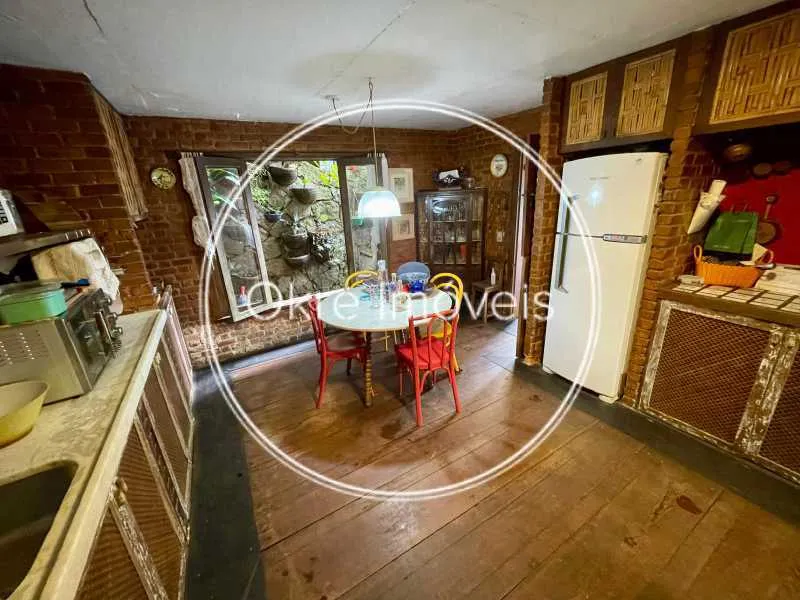 House in a gated community with 4 bedrooms and 5 baths — photo 40