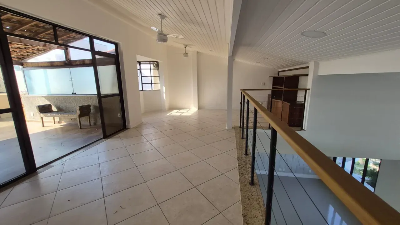 Apartment with an open-plan kitchen and 4 bedrooms — photo 30