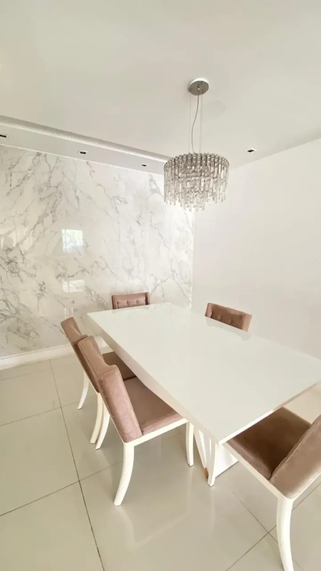 Rental house with 4 bedrooms, 5 bathrooms and 380 m² — photo 11