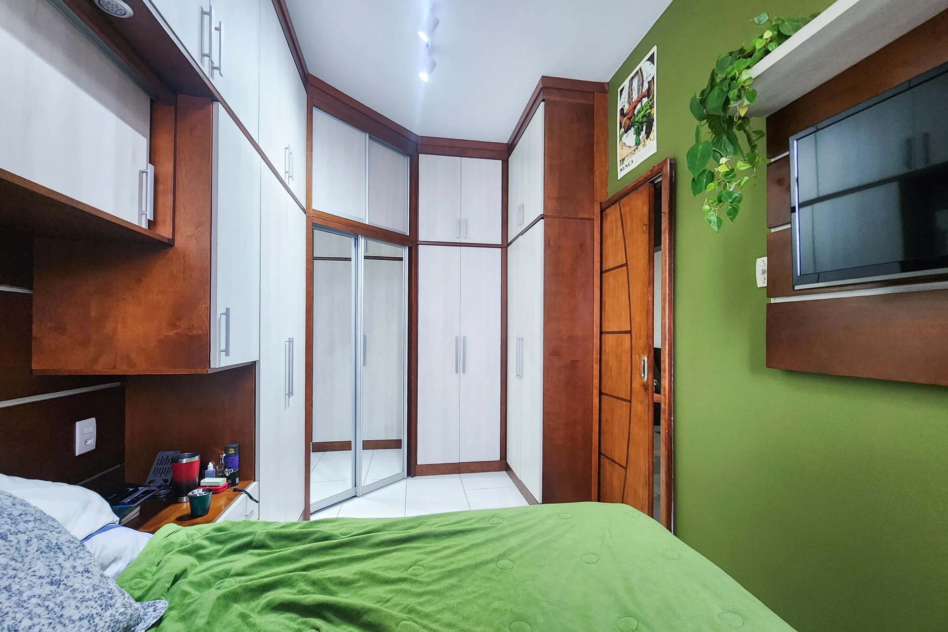 3-bedroom apartment with a bathtub — photo 11