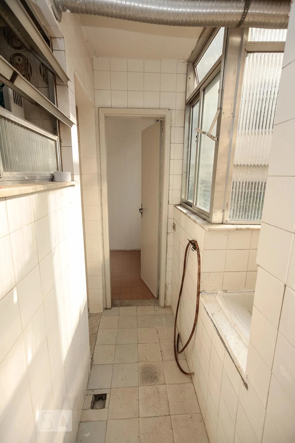 Wood or laminate floors in a 3-bedroom apartment, 88 m² — photo 8