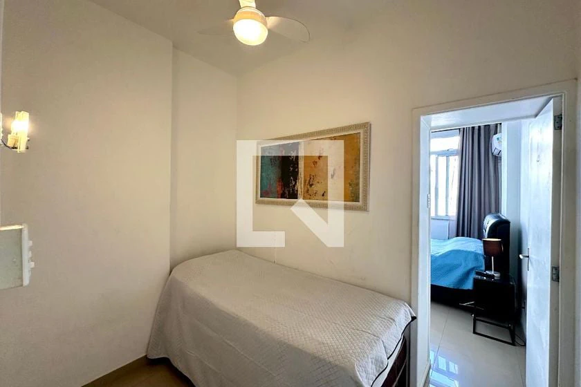 1-bedroom apartment with a closed kitchen and gas stove — photo 3