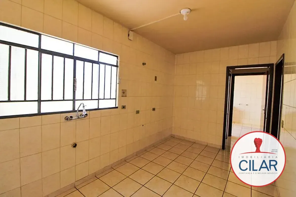 Bathtub in a 4-bedroom house, 280 m² — photo 9