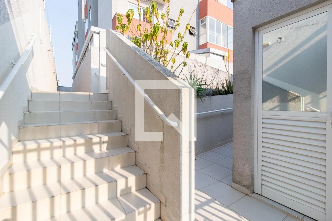 Balcony with a grill in a 2-bedroom apartment, 48 m² — photo 46
