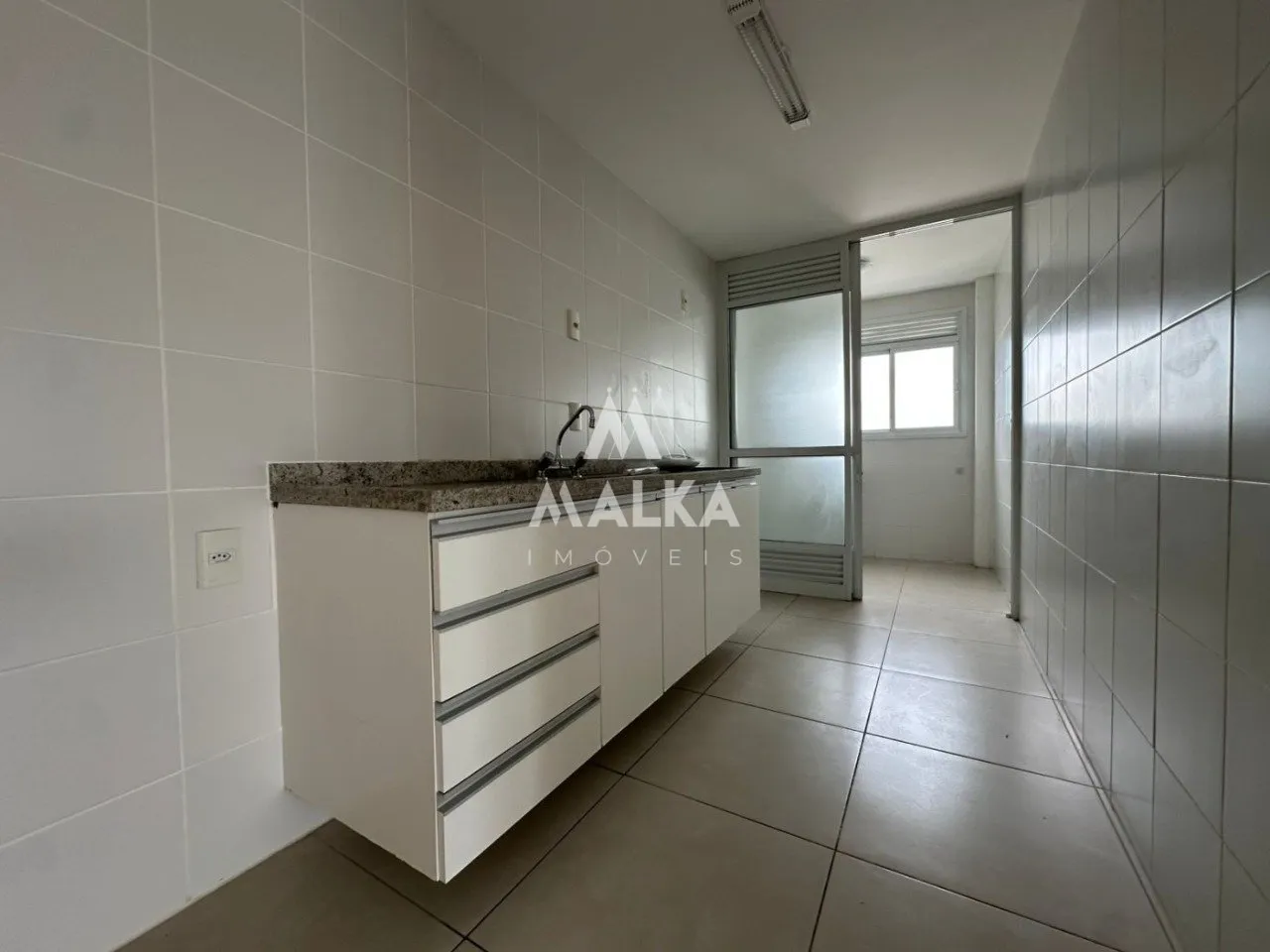 3-bedroom apartment with balcony and built-in grill — photo 2