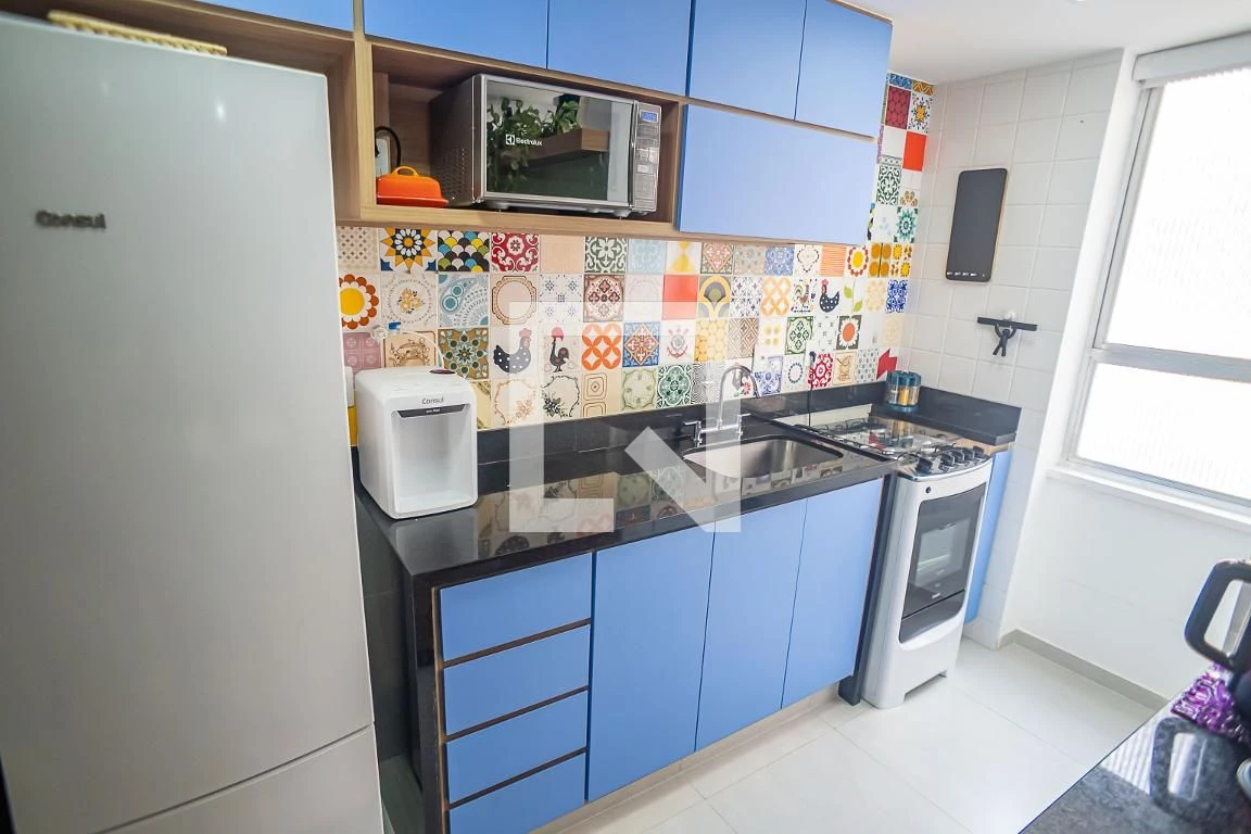 Furnished 2-bedroom apartment with en-suite bathrooms and open kitchen — photo 26