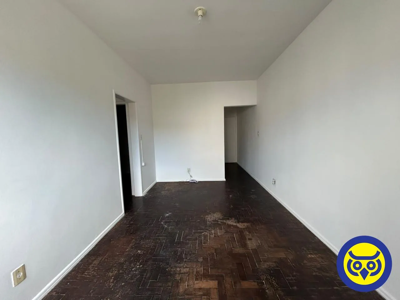 Apartment on the 5th floor with wood or laminate floors