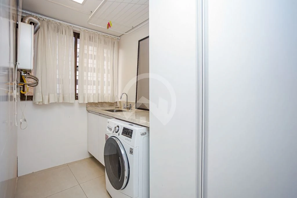 Furnished apartment, 107 m², with a glass-enclosed balcony — photo 7
