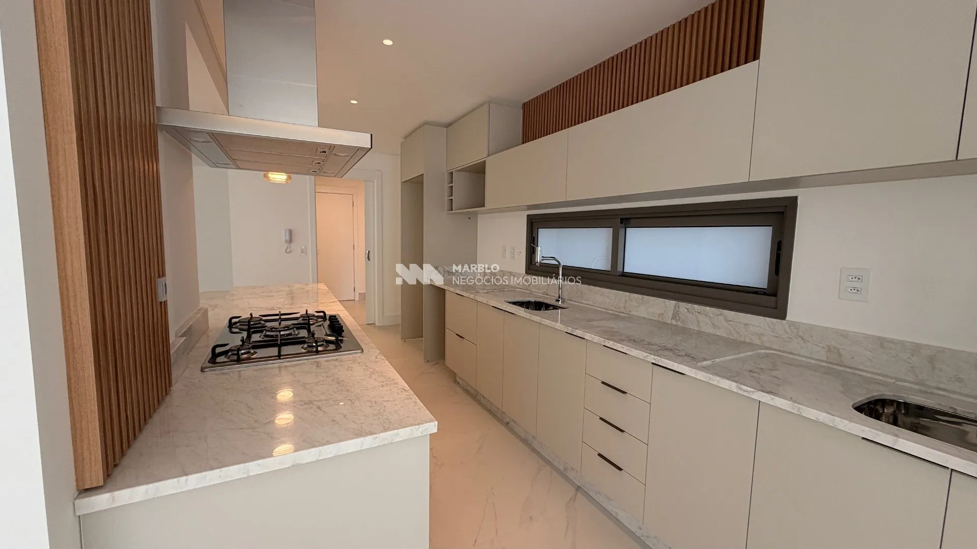 Apartment on the 5th floor with floor-to-ceiling windows — photo 40
