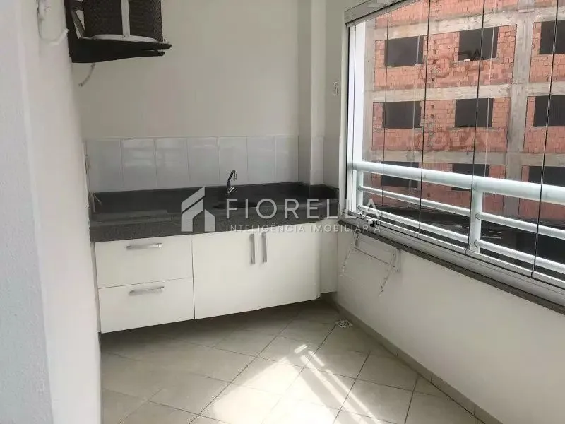 3-bedroom apartment with a glass-enclosed balcony — photo 18