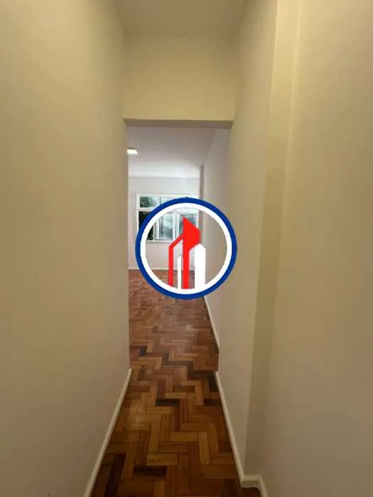 Apartment on the 6th floor with wood or laminate floors — photo 8