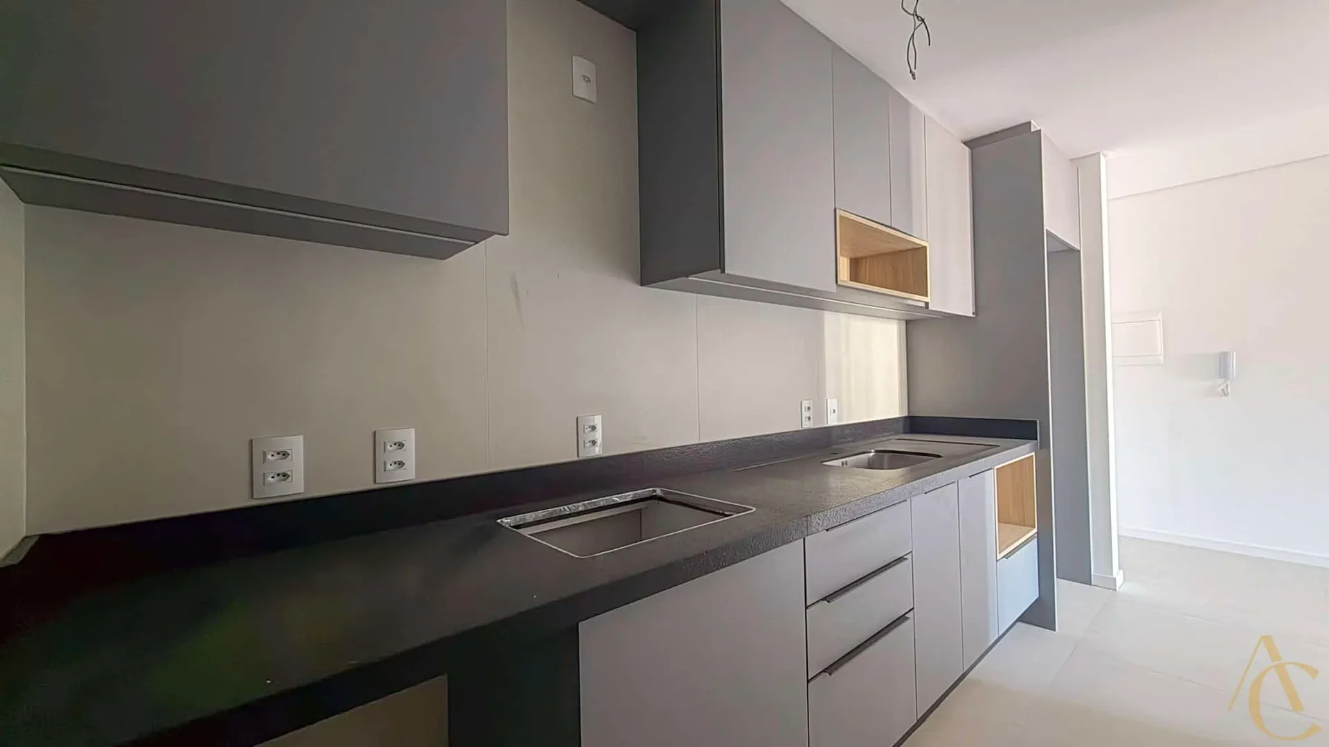 Glass-enclosed balcony in a 2-bedroom apartment, 69 m² — photo 25