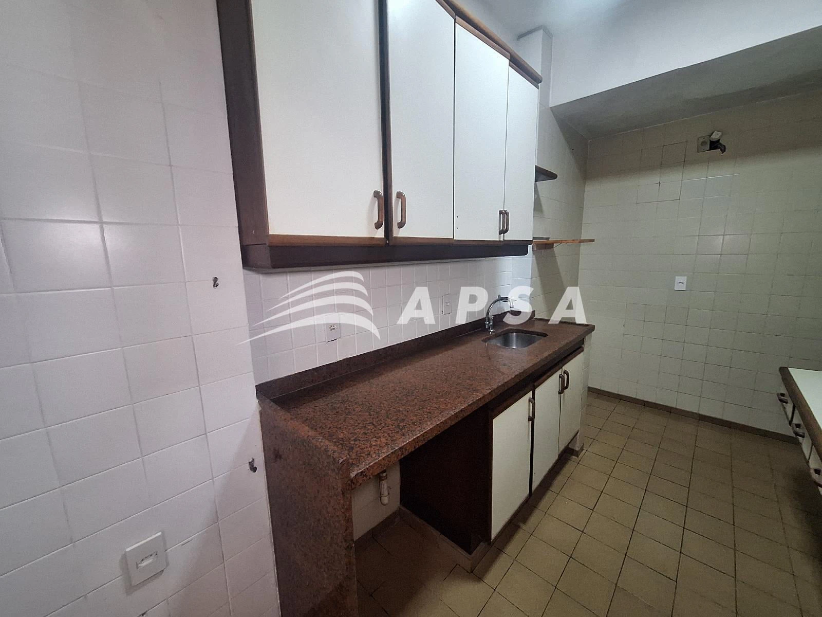 Wood or laminate floors in a 4-bedroom apartment, 120 m² — photo 20