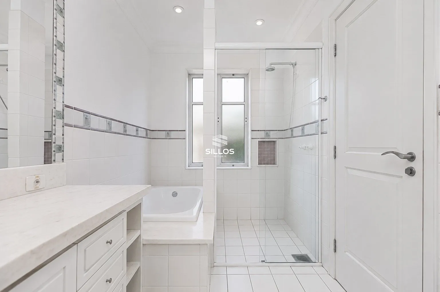 Rental house with 4 en-suite bedrooms and 7 baths — photo 37