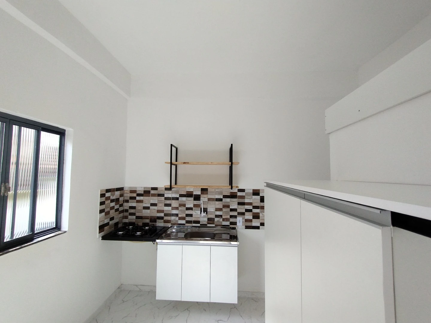 Unfurnished studio 200 m² with electric showerhead — photo 10