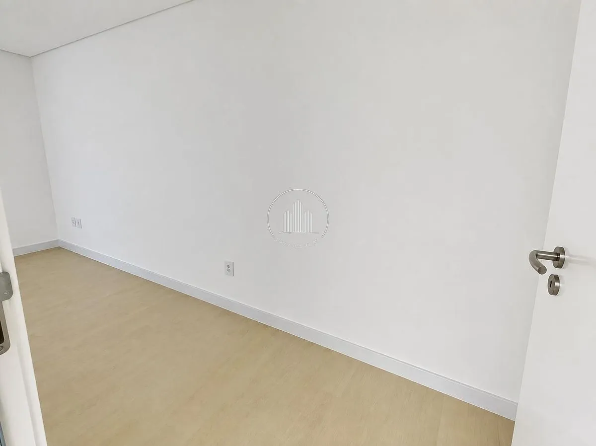 Duplex apartment with 1 en-suite and terrace — photo 32