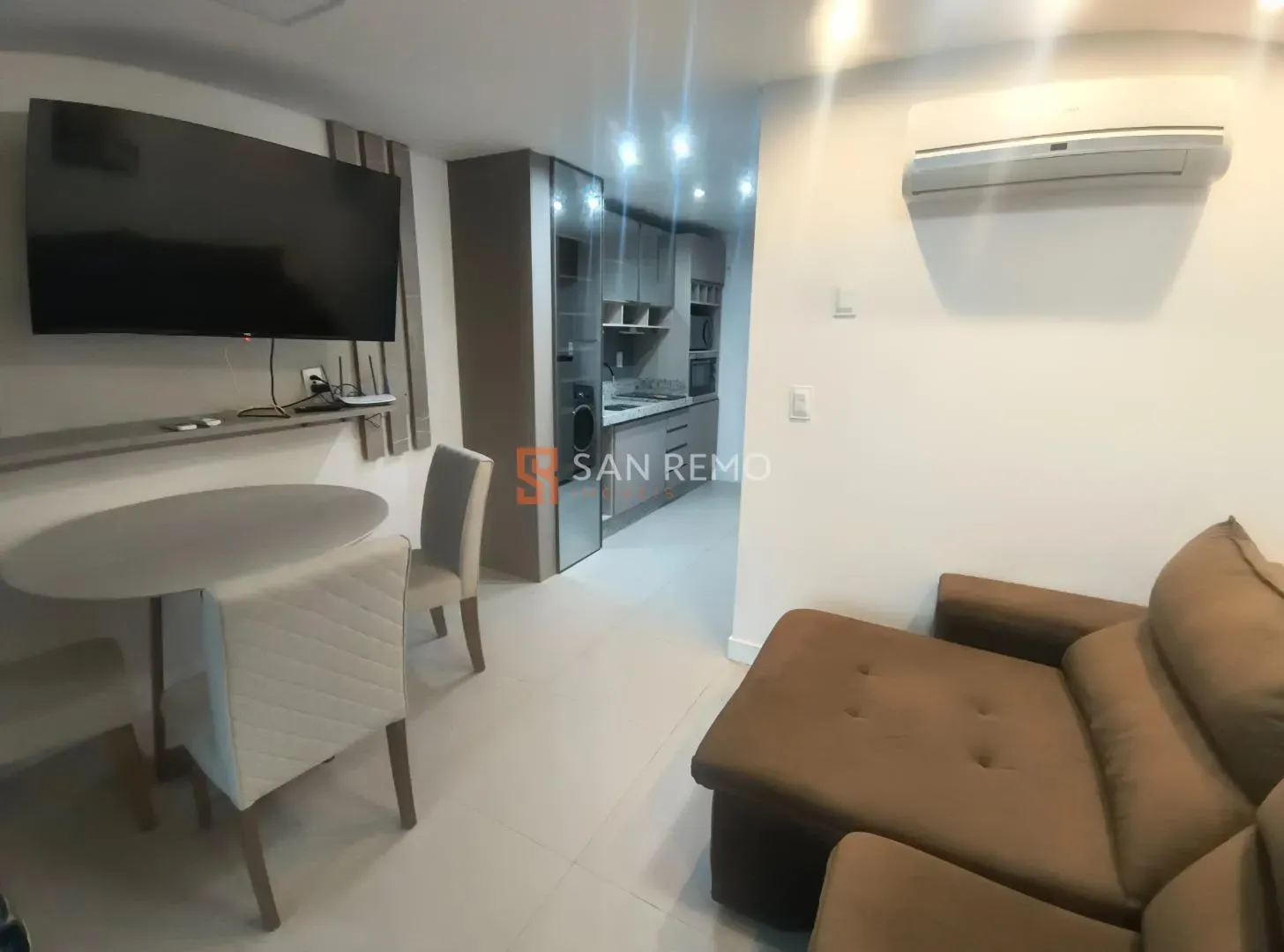 Furnished 1-bedroom apartment with open-plan kitchen