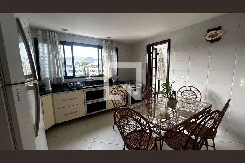 Furnished 203 m² apartment with 2 bedrooms and 2 parking — photo 17