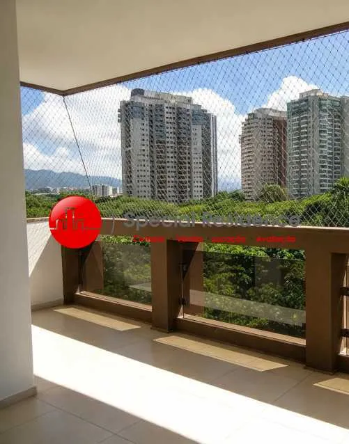 Wood or laminate floors in a 3-bedroom apartment, 120 m² — photo 7
