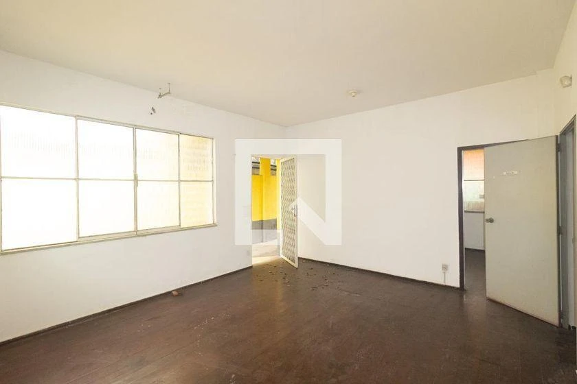 House, 500 m², with wood or laminate floors — photo 19