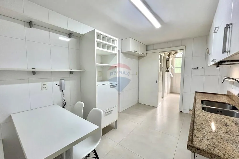 3-bedroom apartment with a mountain view in Rio de Janeiro — photo 20