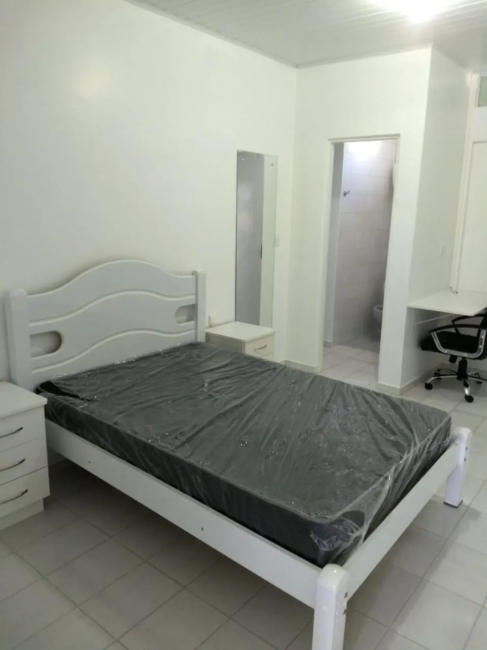 Furnished studio with 1 bedroom, 1 bathroom and parking — photo 18