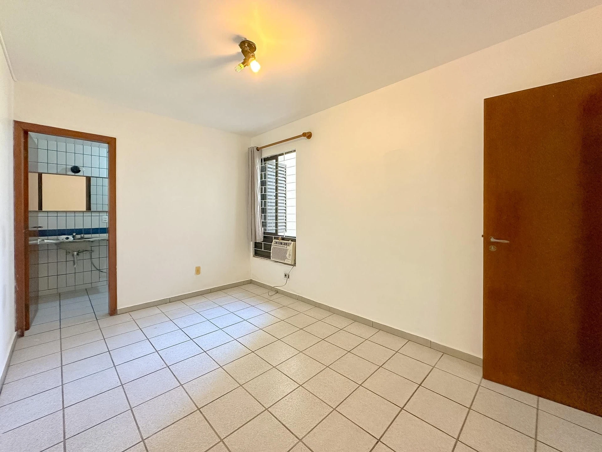 3-bedroom apartment with a grill on the balcony — photo 36