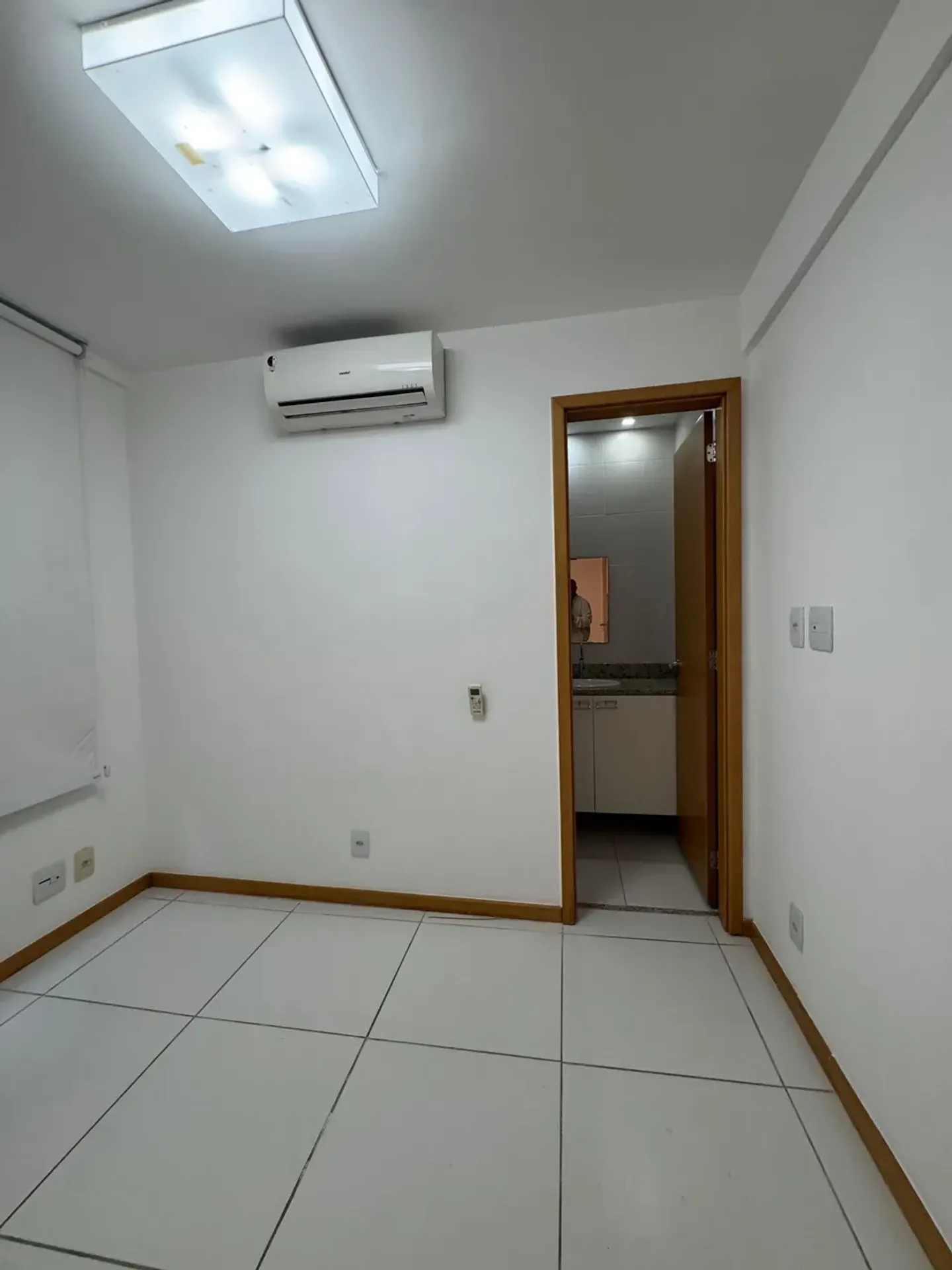 House with 4 bedrooms and 5 bathrooms, balcony grill — photo 28