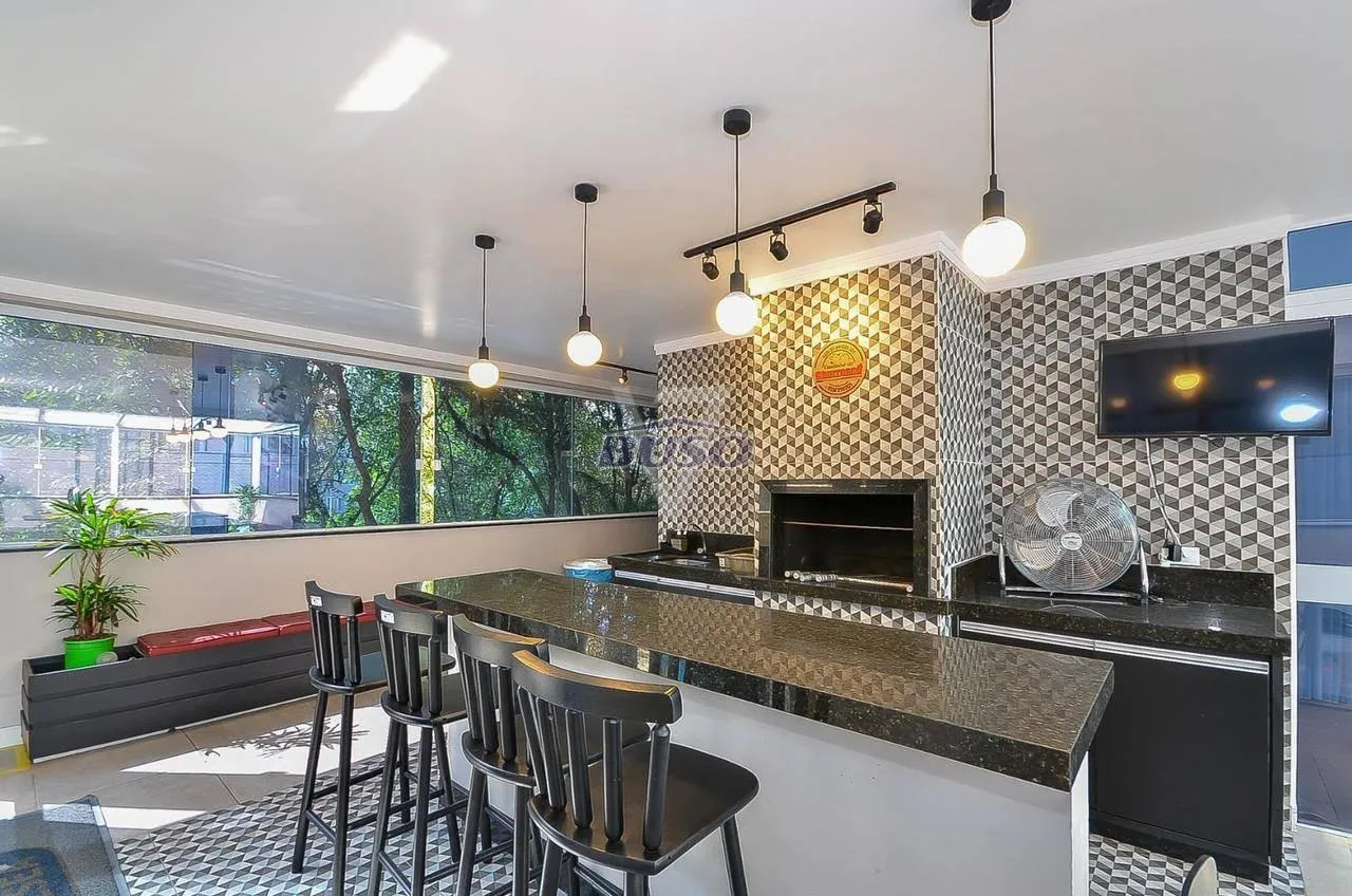 2-bedroom apartment with wood or laminate floors in Curitiba — photo 10