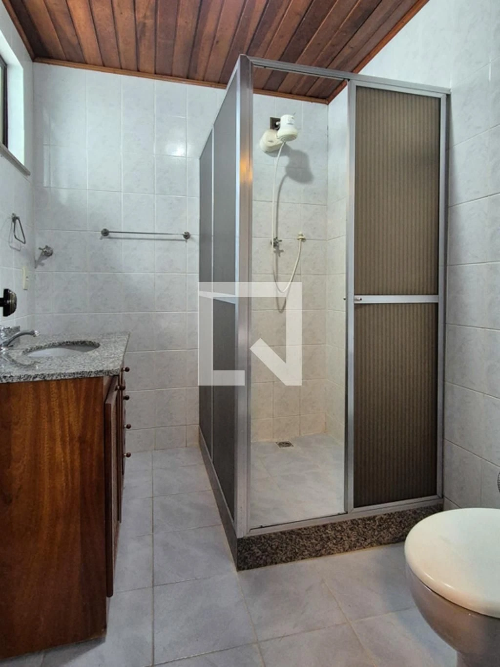 Furnished apartment with 3 en-suite bedrooms and 3 baths — photo 49