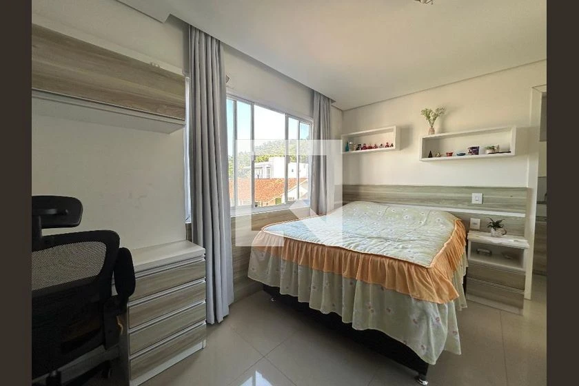 House with 5 bedrooms and 2 en-suite bathrooms plus garden — photo 12