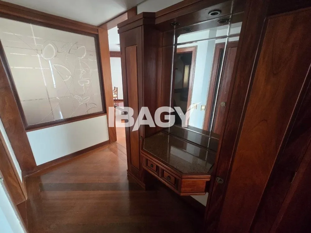 Furnished 512 m² apartment with a enclosed balcony — photo 4