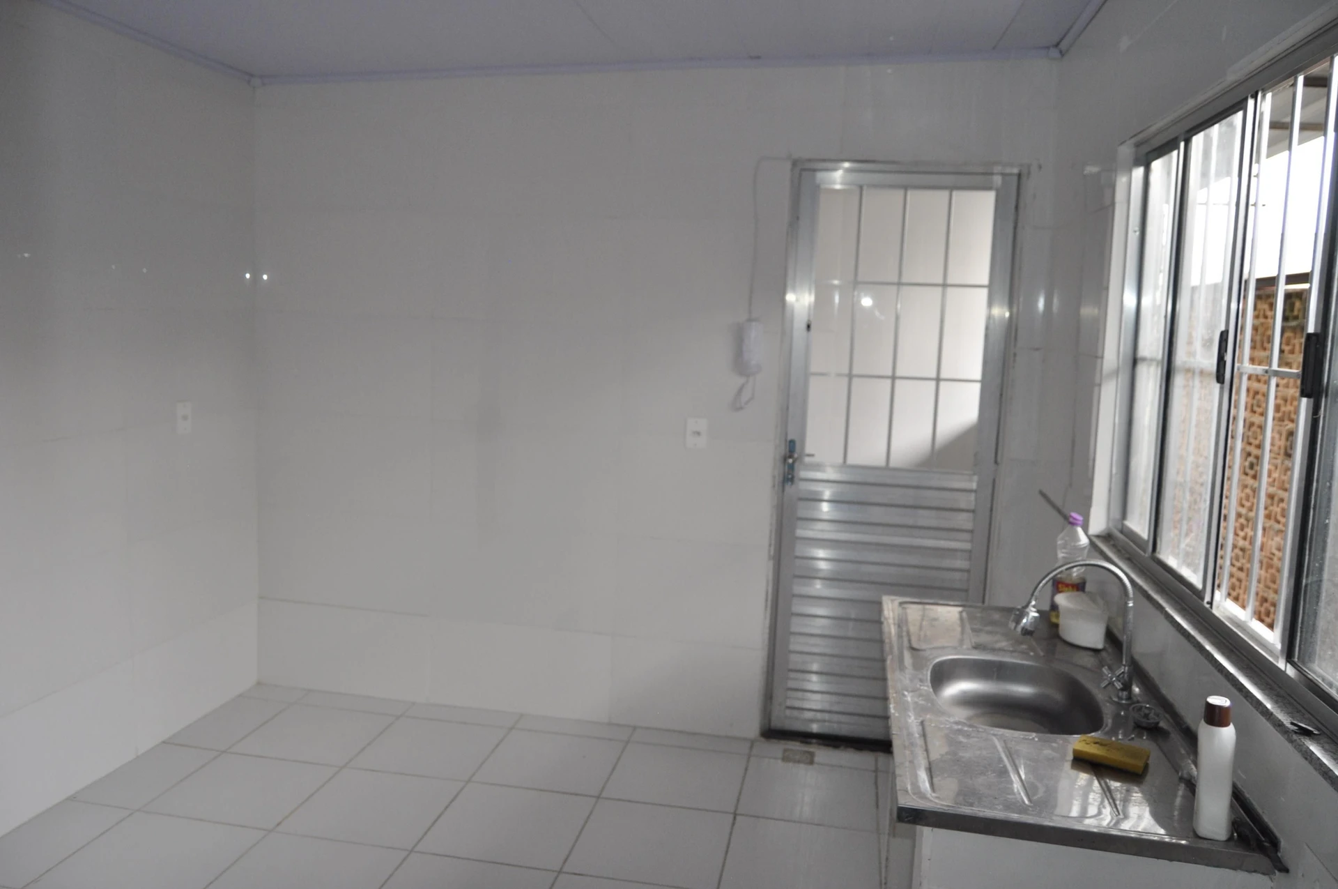 1-bedroom unfurnished apartment with private garden