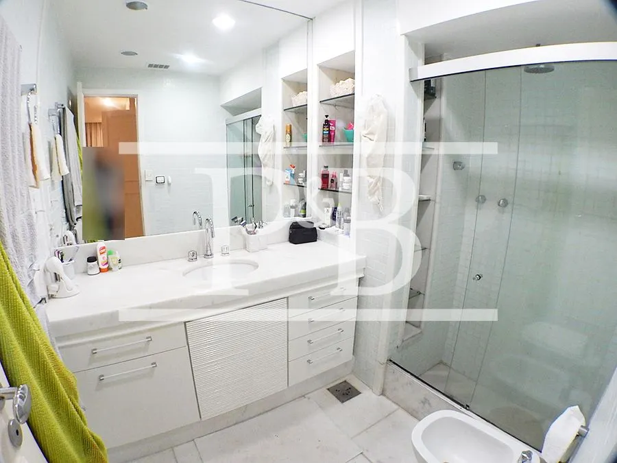 Apartamento de 3 dormitórios com 215 m² e 3 vagas — photo 12