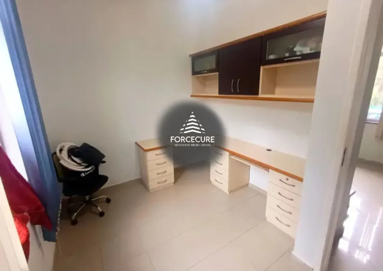 3-bedroom apartment with 3 bathrooms and tile floors — photo 3