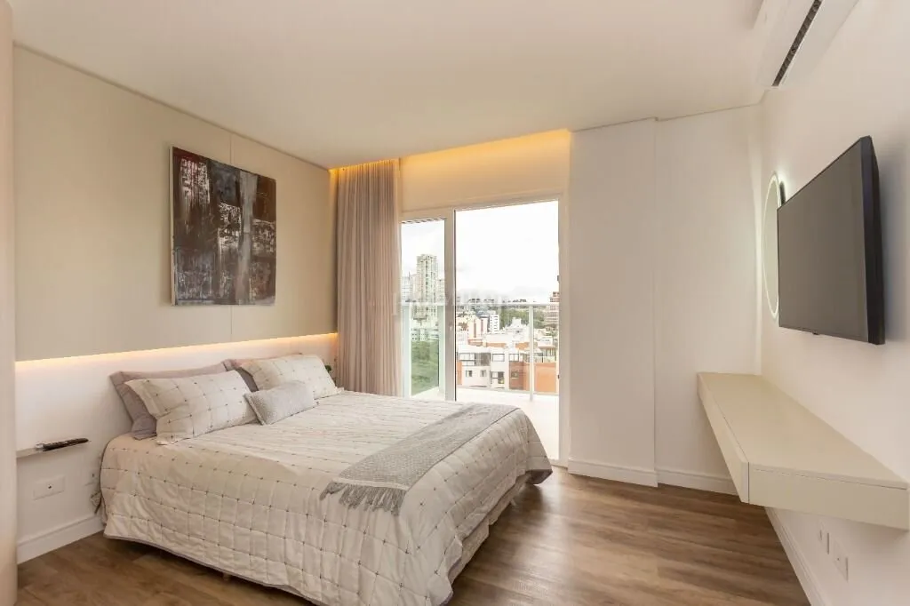 Furnished apartment, 194 m², with floor-to-ceiling windows — photo 3