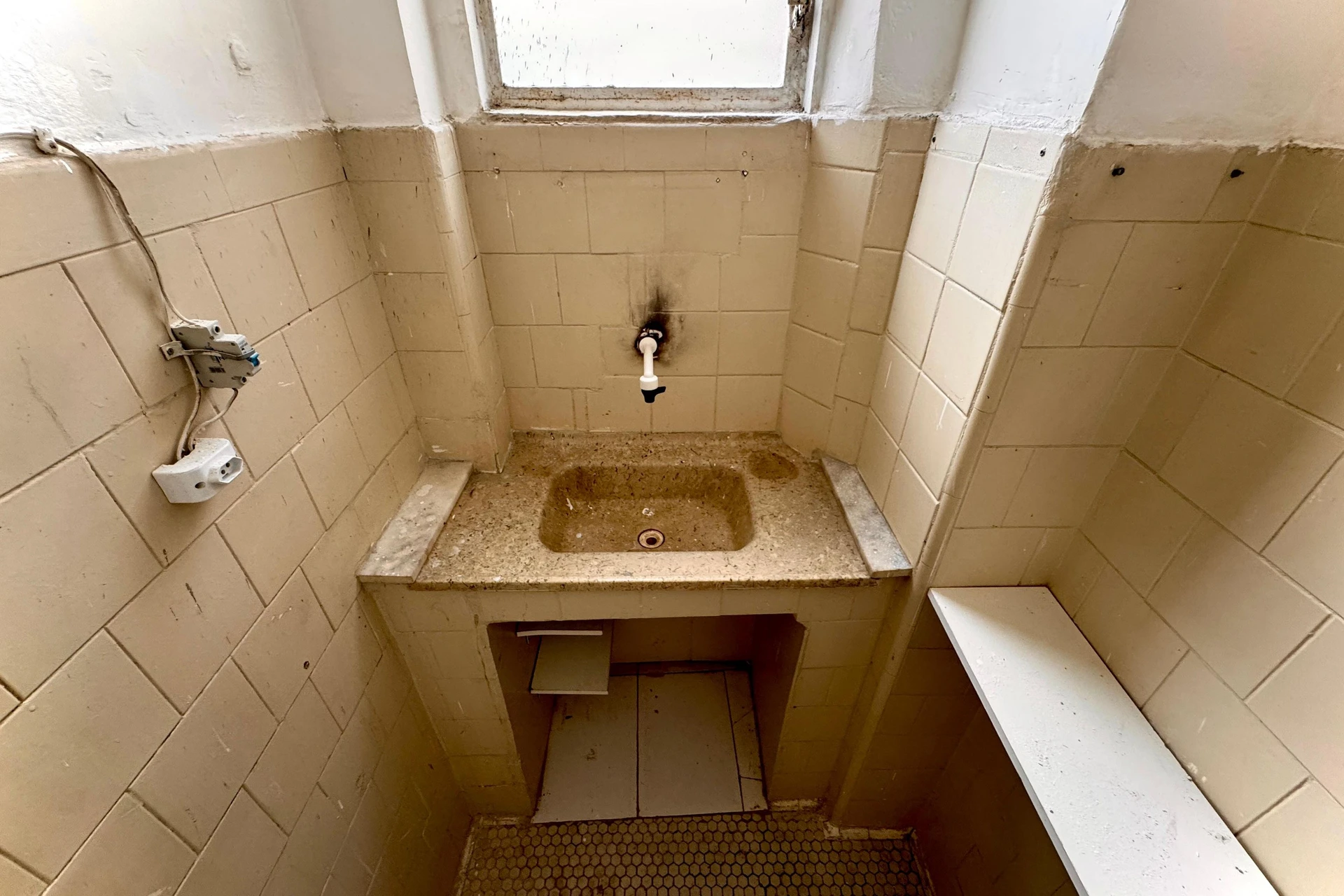Apartamento de 1 quarto e 1 banheiro com fogão a gás — photo 18