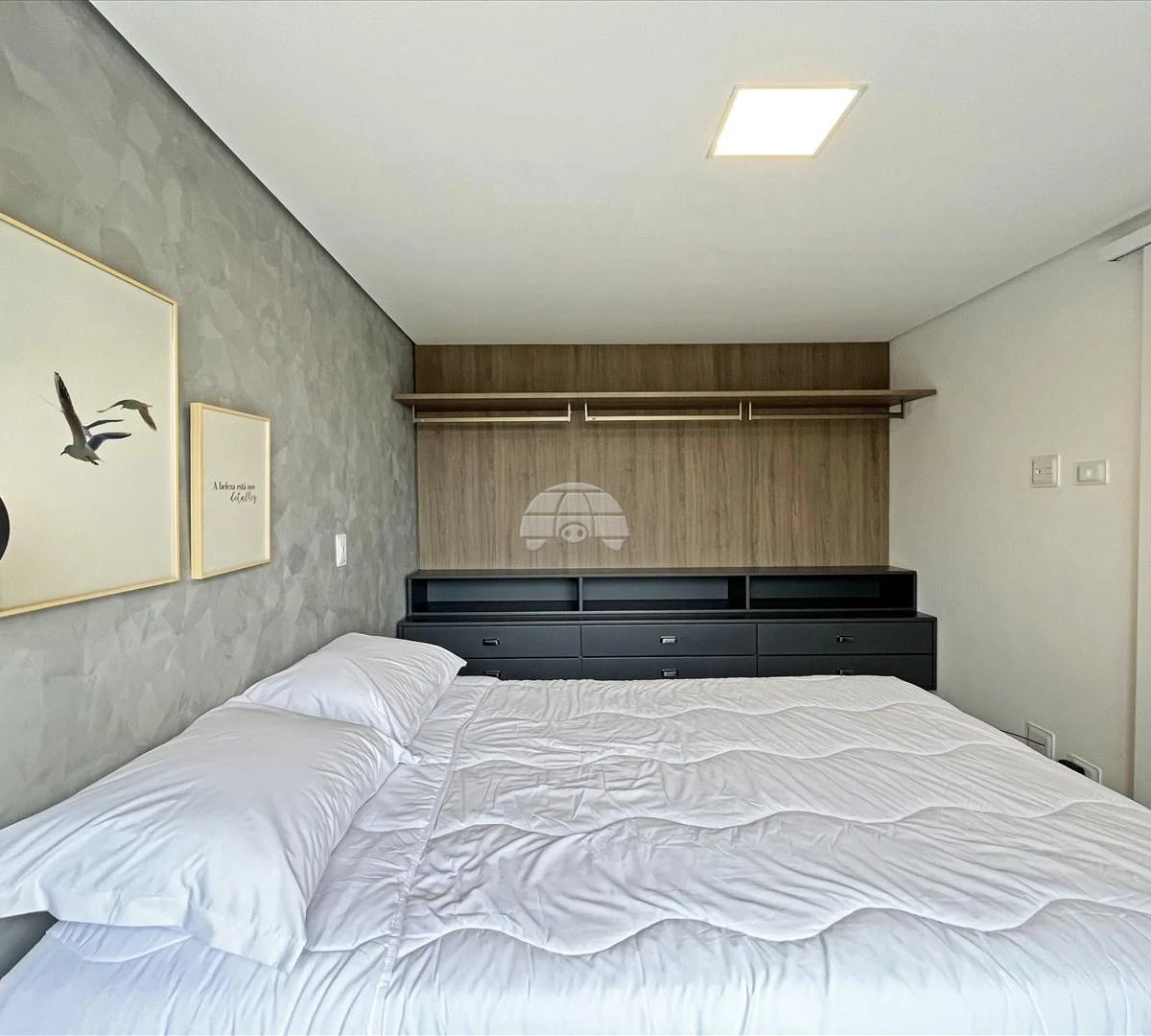 Furnished apartment, 31 m², with floor-to-ceiling windows — photo 3