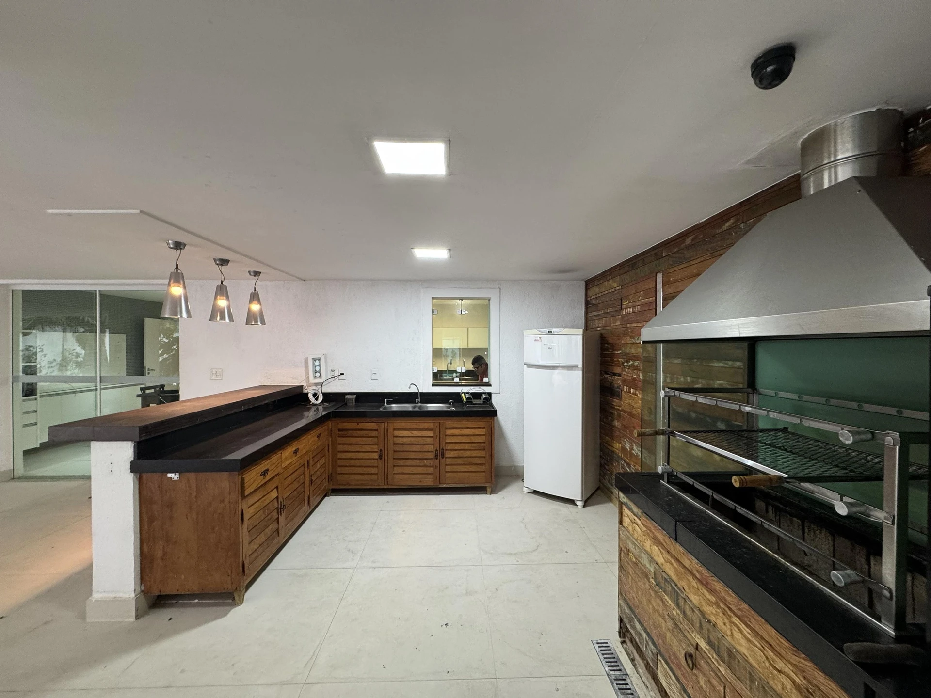 Bathtub in a 5-bedroom house, 1000 m² — photo 19