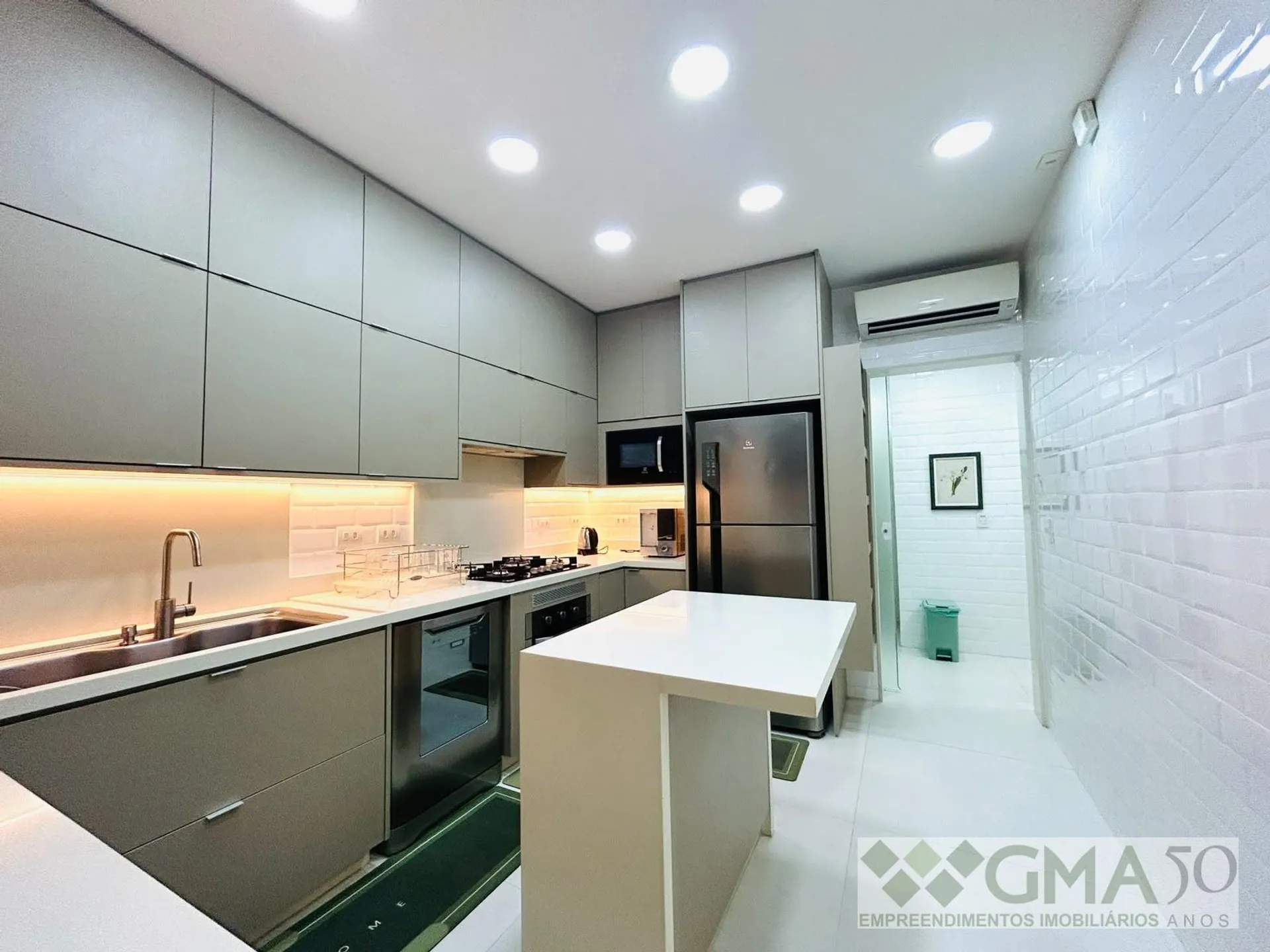 Washing machine in a 3-bedroom apartment, 130 m² — photo 10